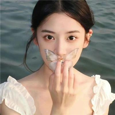 潇洒佳人淡淡妆